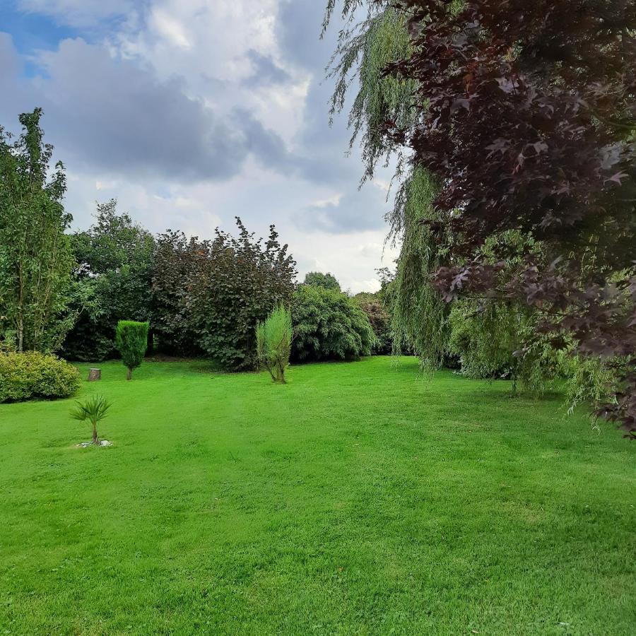 Un Petit Coin De Paradis Clairfontaine Exterior foto